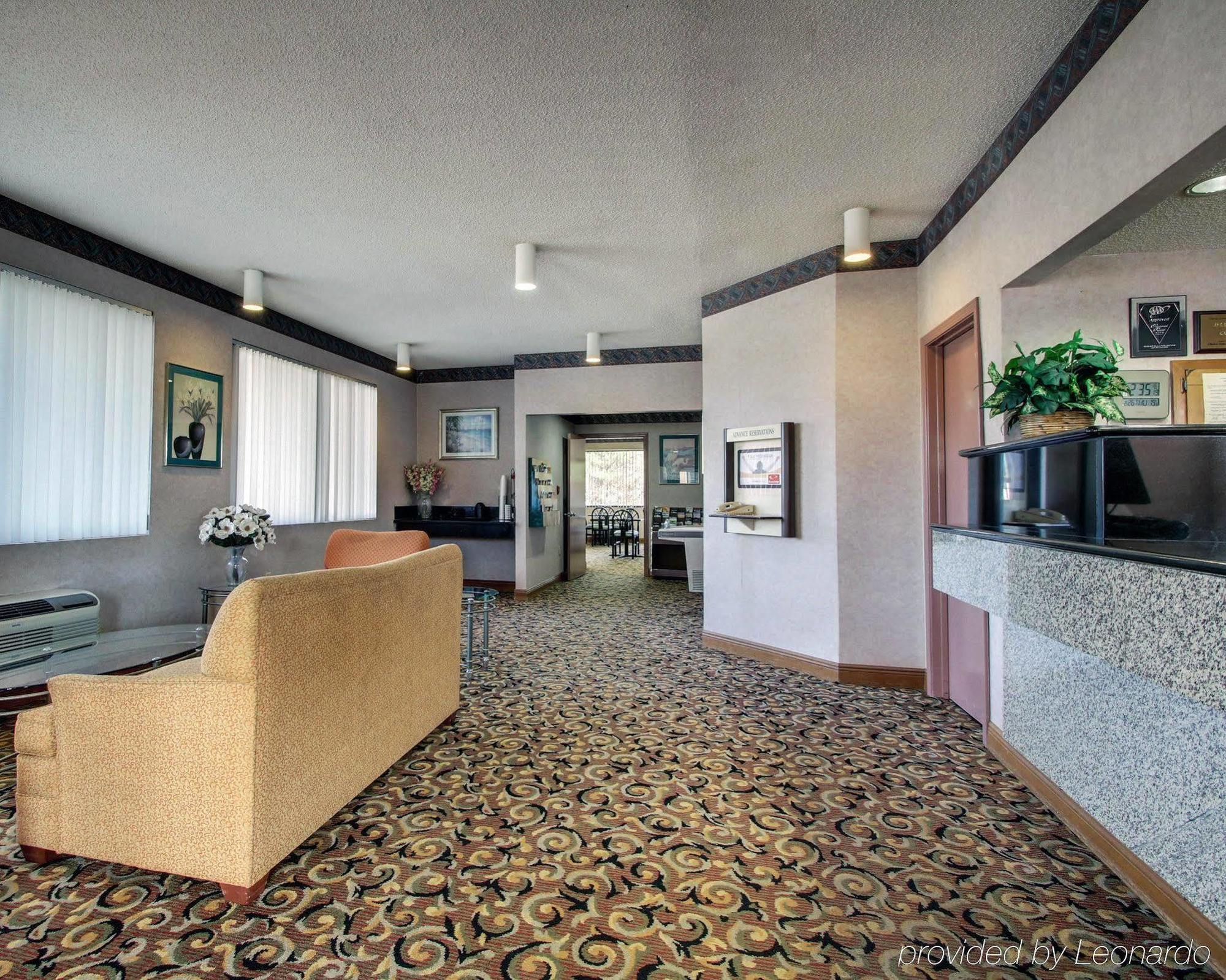 Econo Lodge Inn & Suites Forest Bagian luar foto