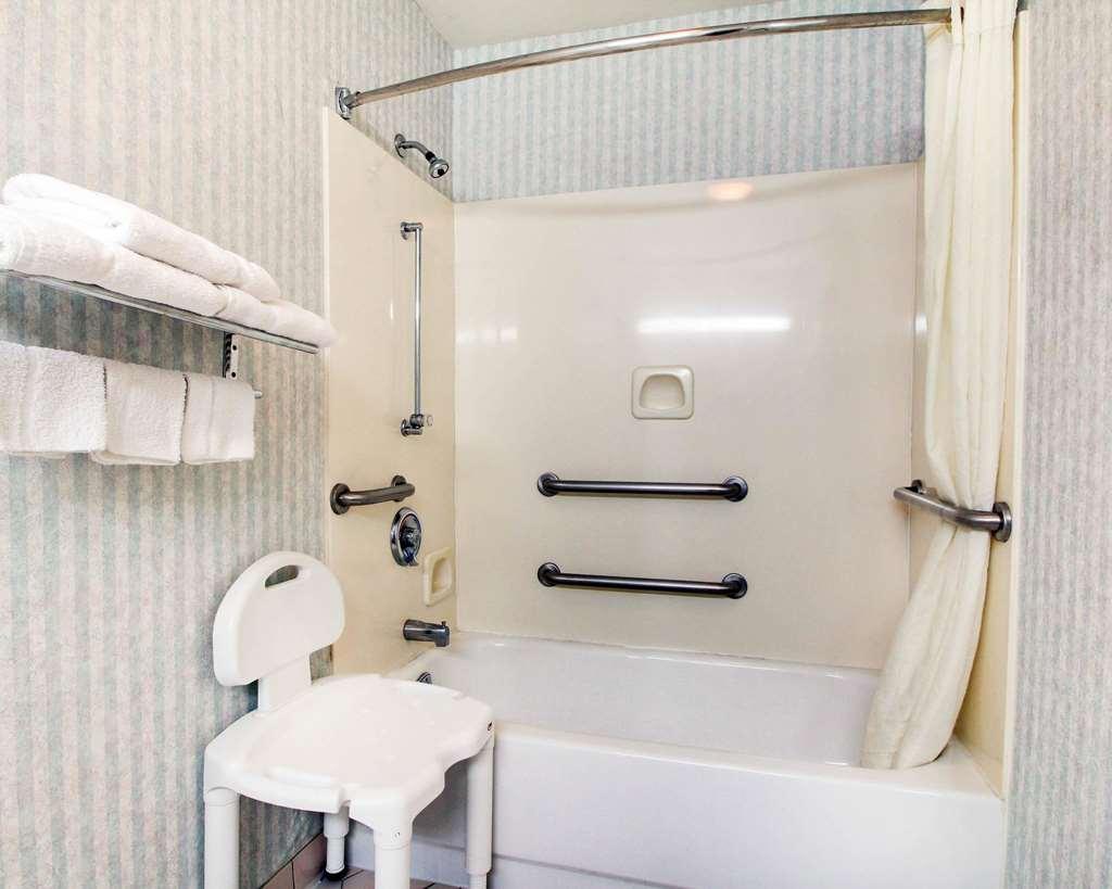 Econo Lodge Inn & Suites Forest Ruang foto