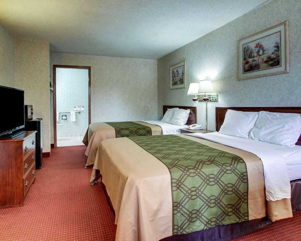 Econo Lodge Inn & Suites Forest Ruang foto