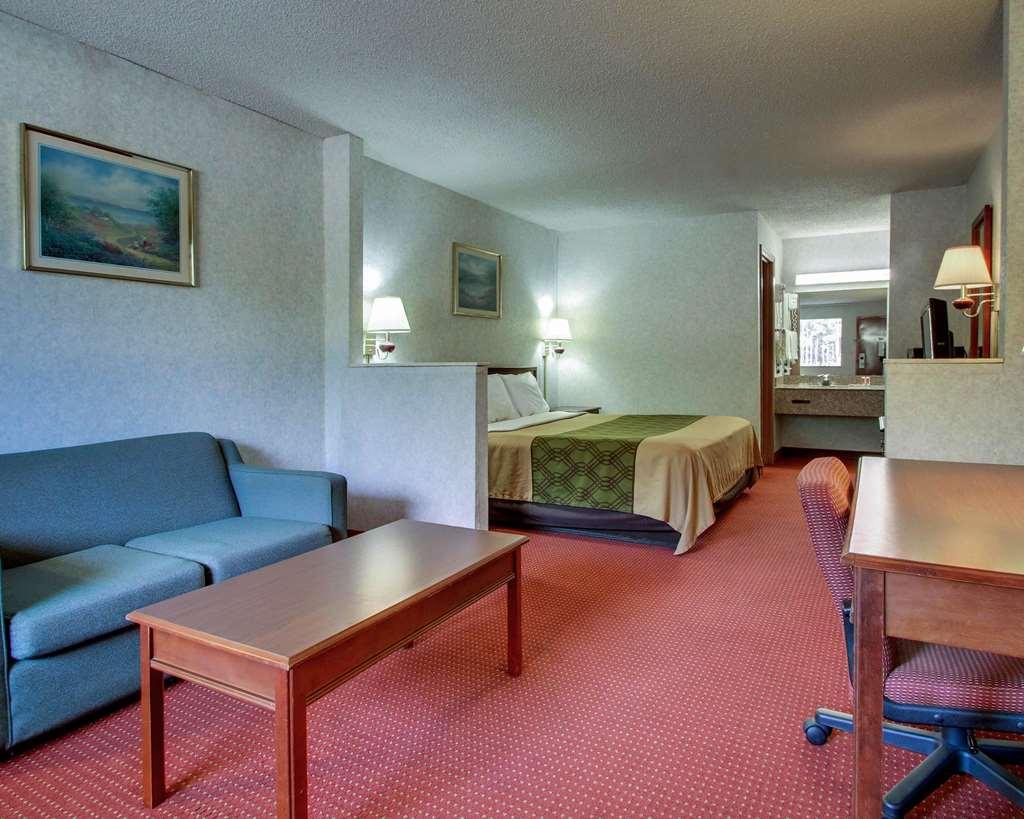 Econo Lodge Inn & Suites Forest Ruang foto