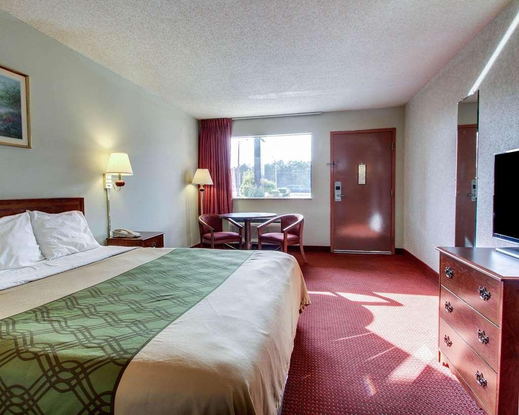 Econo Lodge Inn & Suites Forest Ruang foto